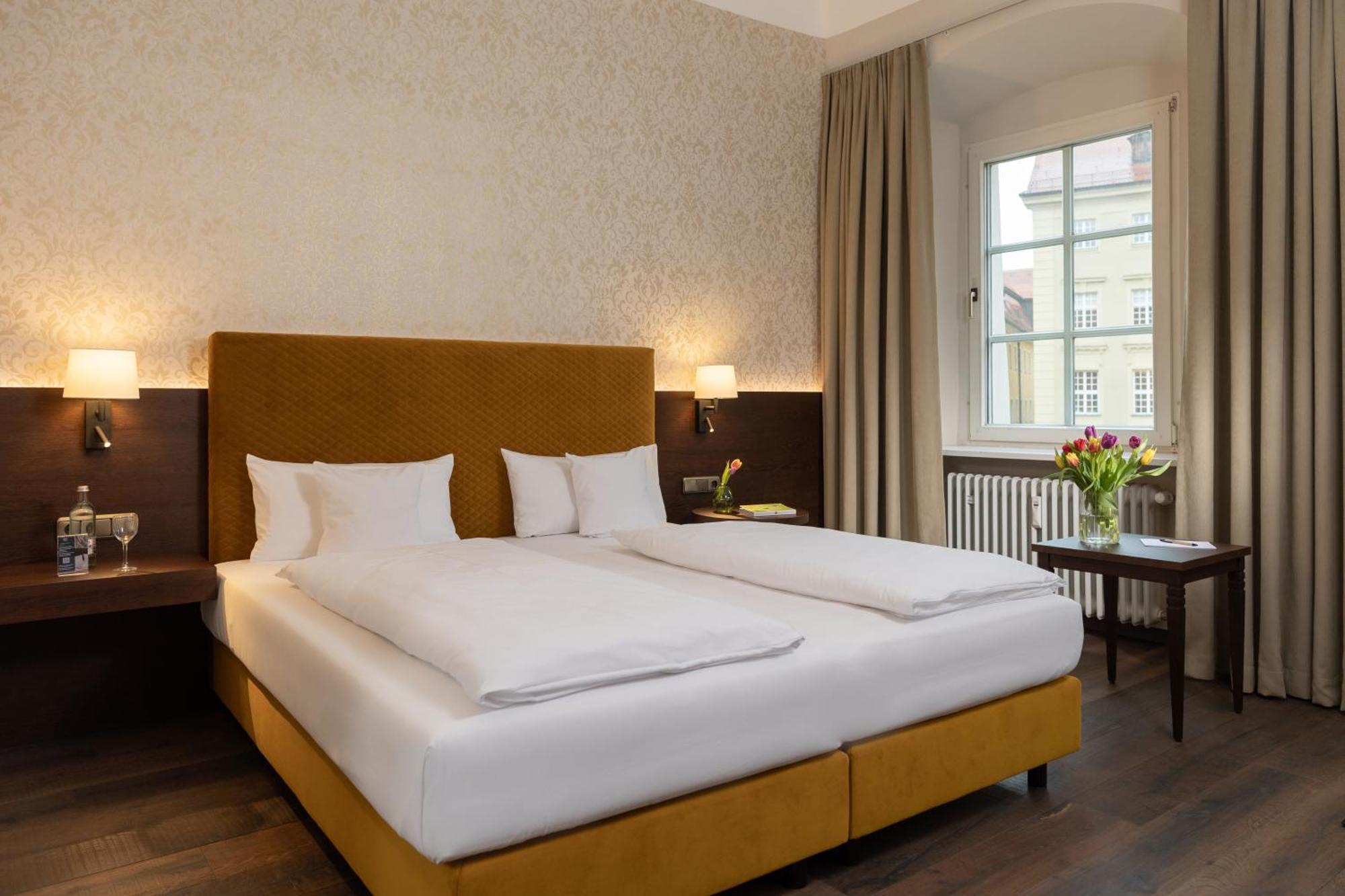 Altstadthotel Arch Регенсбург Экстерьер фото